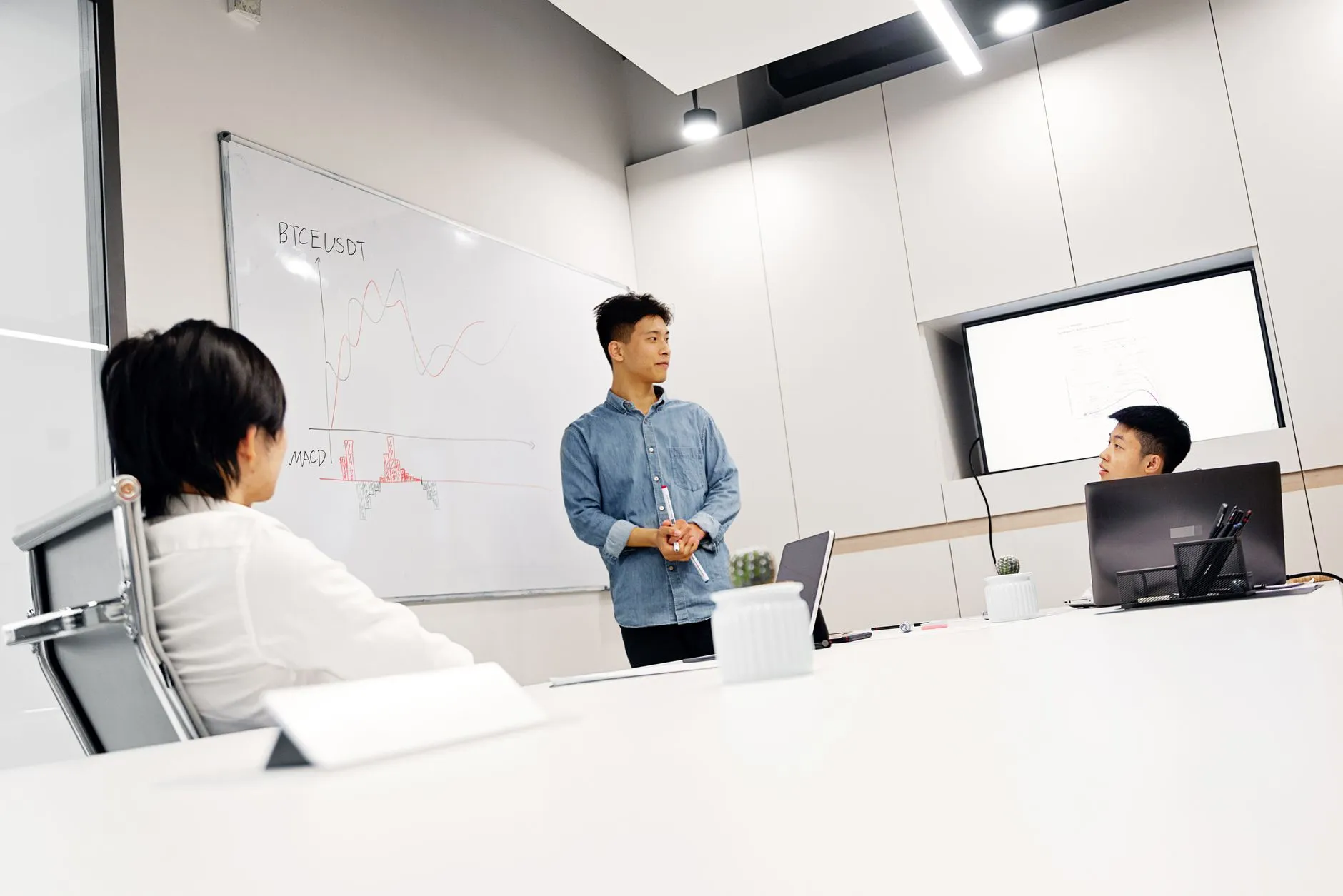 园区弱电布线桥架安装方案设计与成本控制指南
